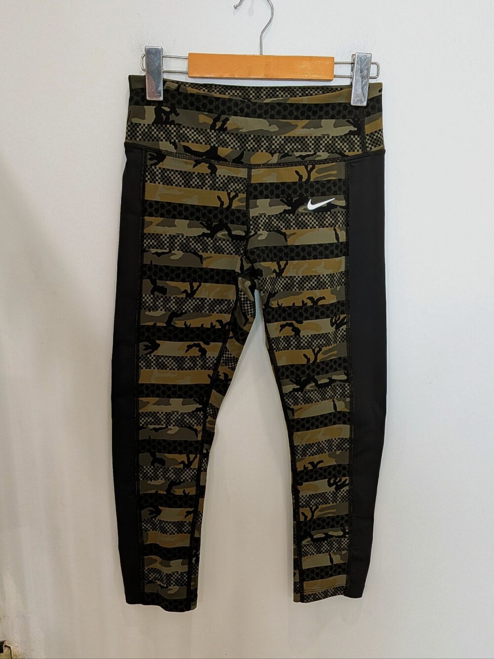 NIKE | Women's Militia Green Epic Lux Clash Camo Dri-Fit Capri Leggings